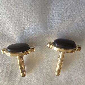 VTG ROUND GOLD TONE CUFFLINKS DARK MOTTLED STONE CENTER ONYX/TORTORSE SHELL